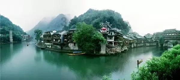 笑脸球的冒险之旅